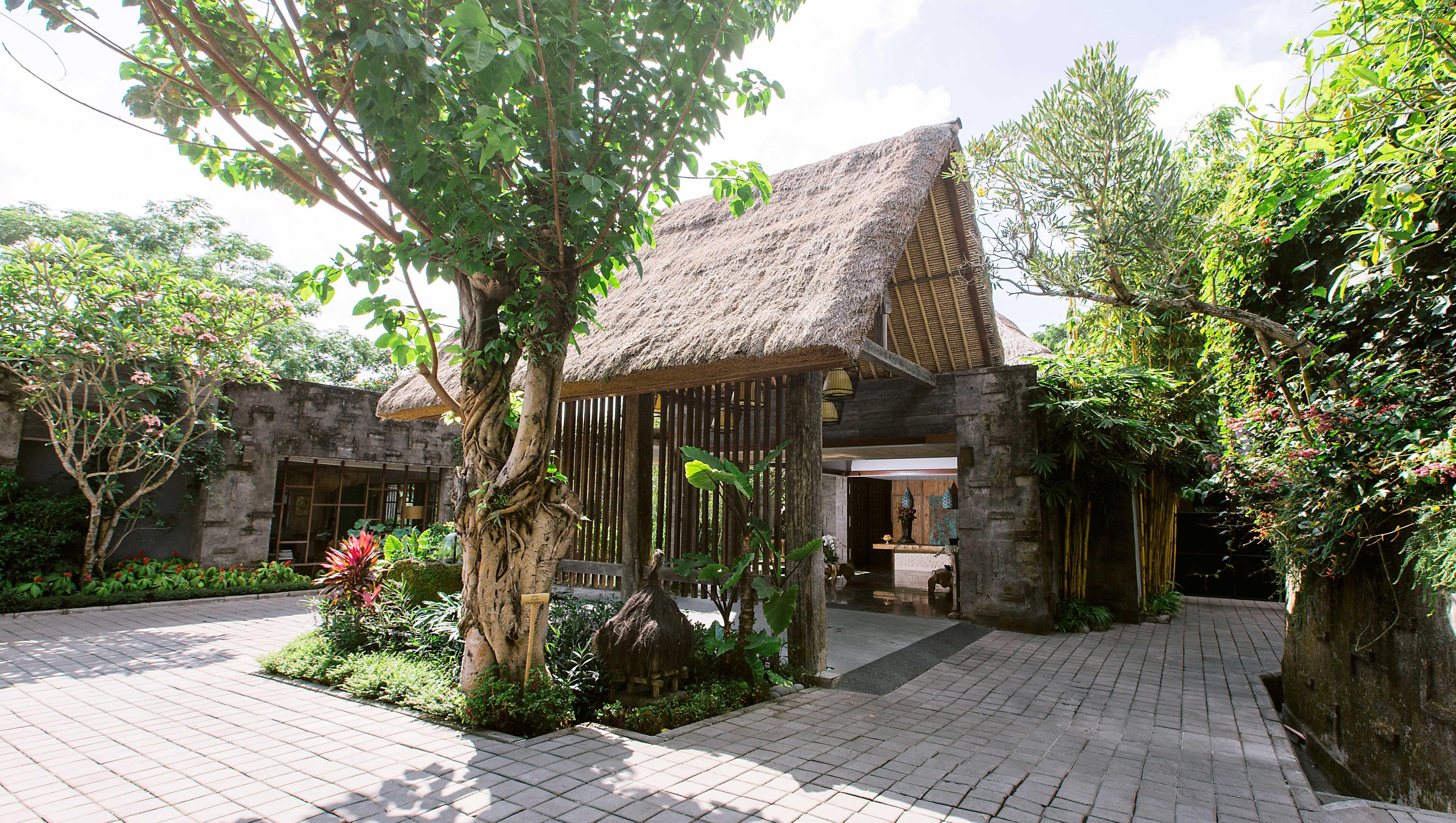 Tejaprana Resort & Spa Убуд Екстериор снимка The entrance of the museum