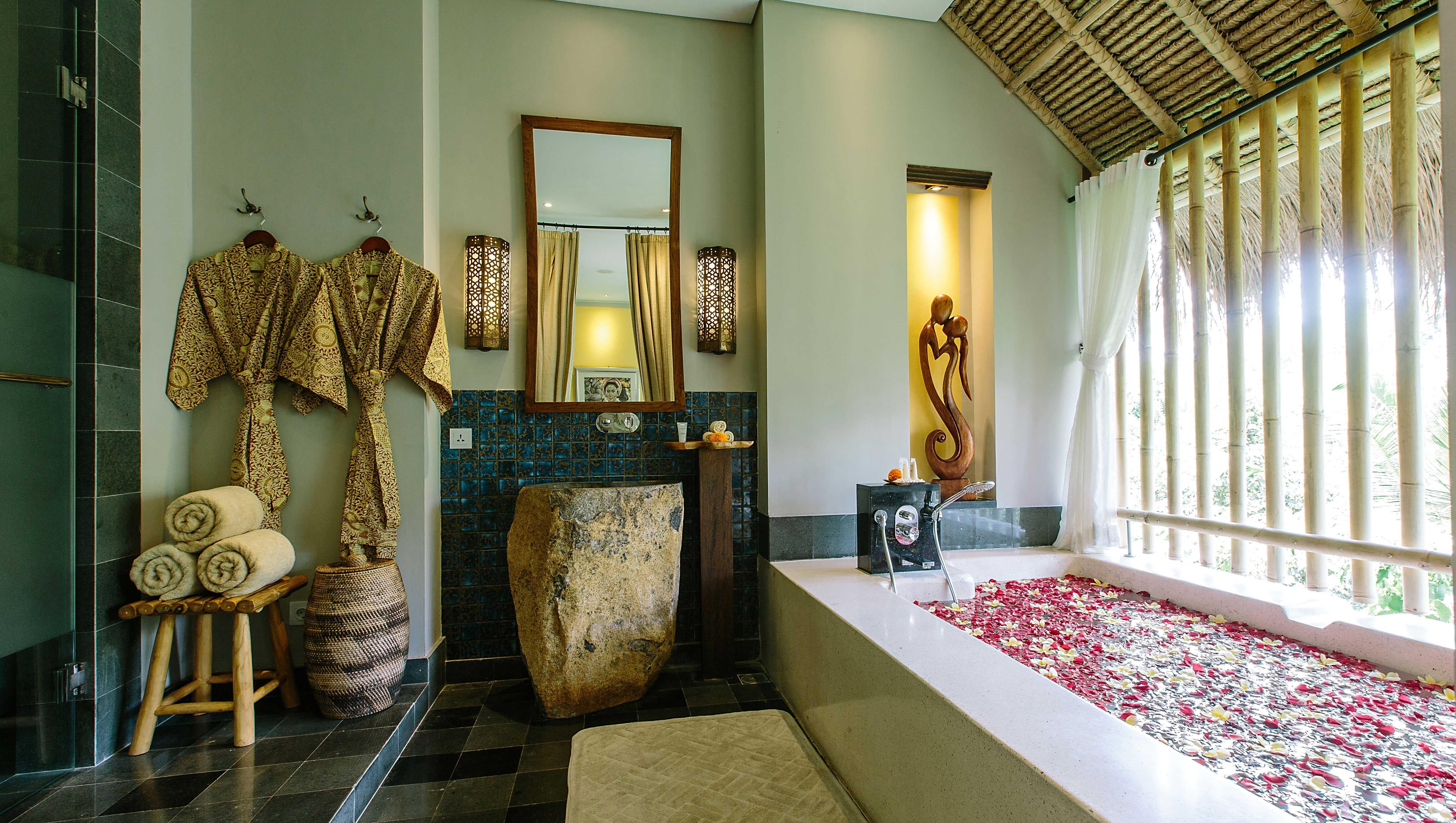 Tejaprana Resort & Spa Убуд Екстериор снимка A bathroom at the resort